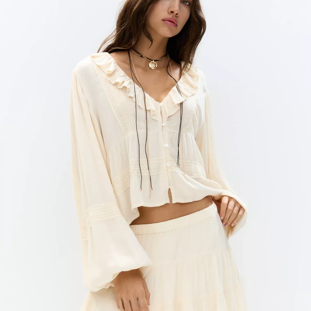 Ruffled mini skirt with lace hem