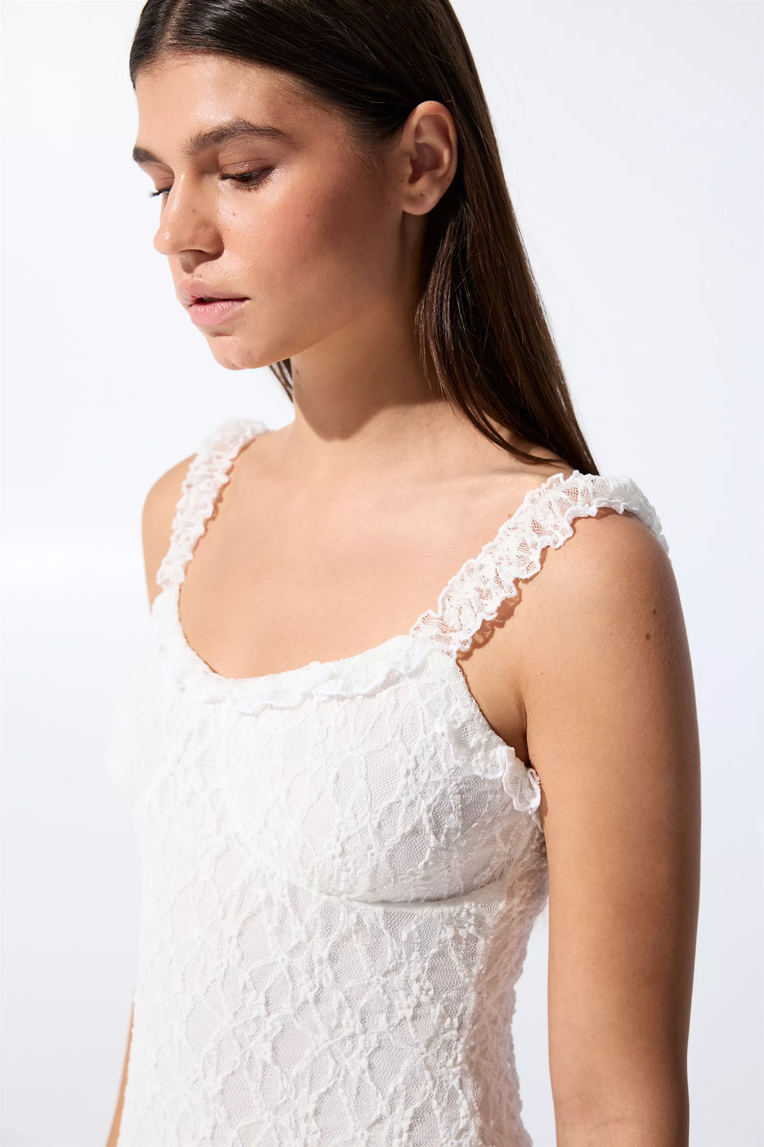 Short lace dress - Image 3